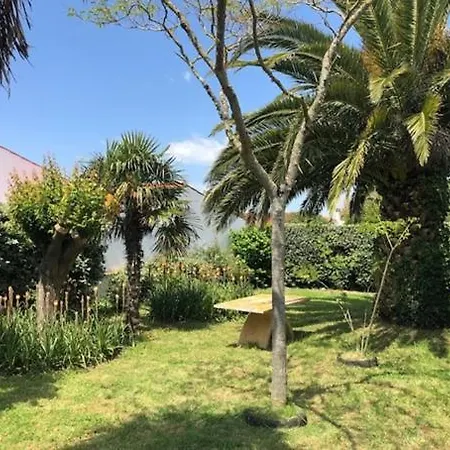 Agreable Maison Ensoleillee Avec Jardin Arbore * Le Château-dʼOléron