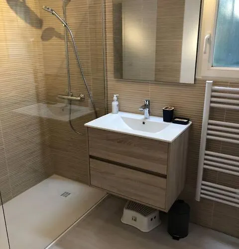 Agreable Maison Ensoleillee Avec Jardin Arbore 度假居