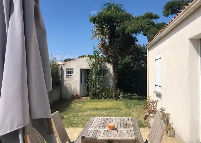 Agreable Maison Ensoleillee Avec Jardin Arbore 度假居 *