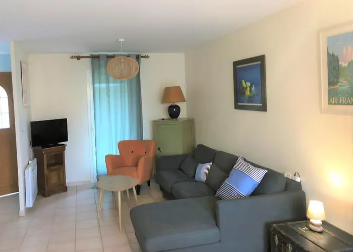 Agreable Maison Ensoleillee Avec Jardin Arbore 度假居 *