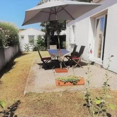 Agreable Maison Ensoleillee Avec Jardin Arbore Nyaraló