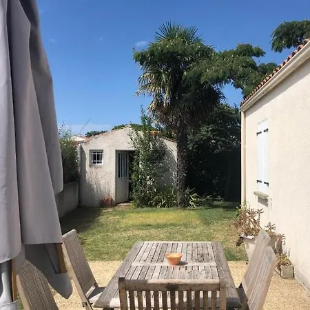 Agreable Maison Ensoleillee Avec Jardin Arbore Nyaraló *