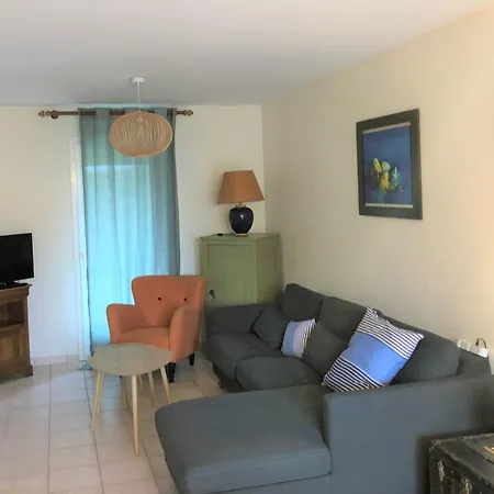 Agreable Maison Ensoleillee Avec Jardin Arbore Nyaraló *